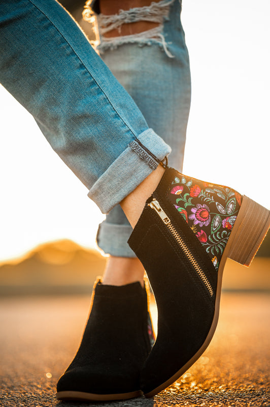 Inkkas Women's Rooster Bootie